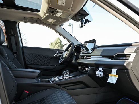 New 2025 Mitsubishi Outlander SEL image 11