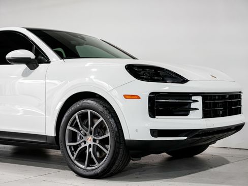 Used 2024 Porsche Cayenne w/ Premium Package Plus image 47