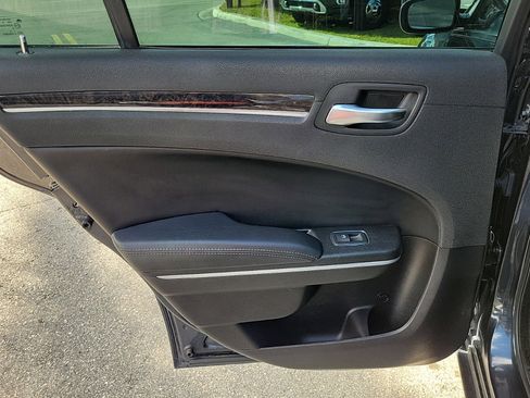 Used 2019 Chrysler 300 Limited image 26