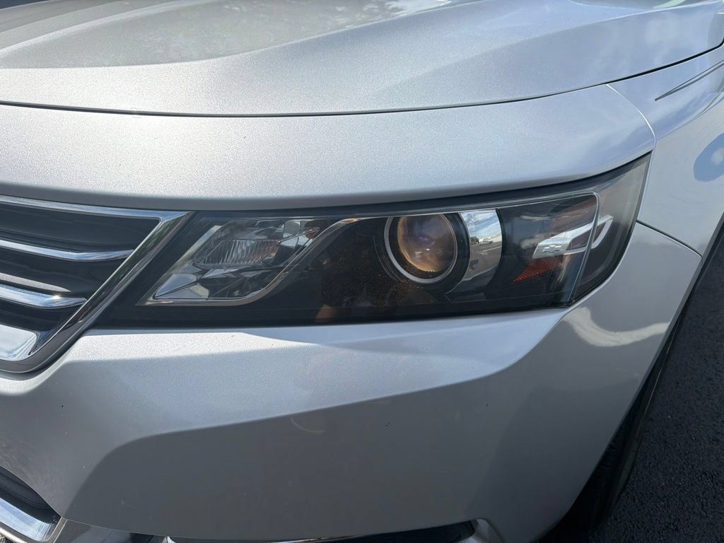 Used 2015 Chevrolet Impala LT w/ Convenience Package FWD image 9