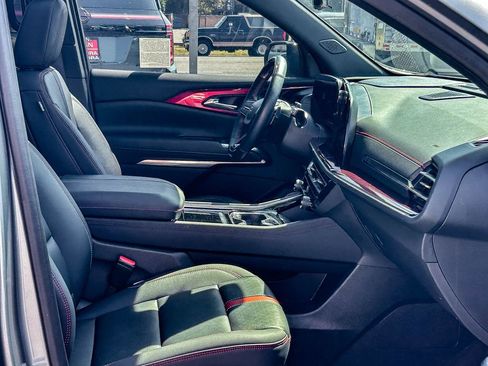 Used 2024 Chevrolet Traverse RS w/ LPO, Floor Liner Package FWD image 17