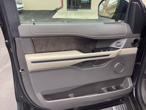 Used 2020 Ford Expedition Limited image 28