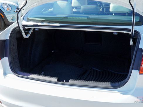 Used 2015 Volkswagen Jetta SE image 8