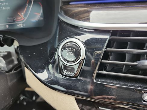 Used 2022 BMW 530i xDrive w/ Convenience Package image 9