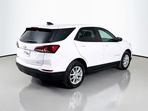 Used 2023 Chevrolet Equinox LS w/ LS Convenience Package AWD/4WD image 9