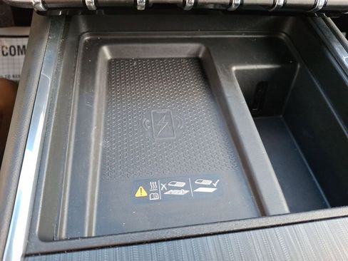 Used 2024 GMC Acadia Elevation image 23