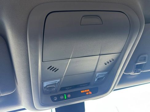 Certified 2024 GMC Terrain SLE w/ Elevation Edition image 9