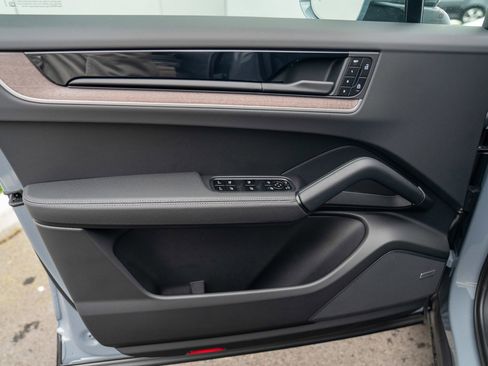 New 2026 Porsche Cayenne S image 10