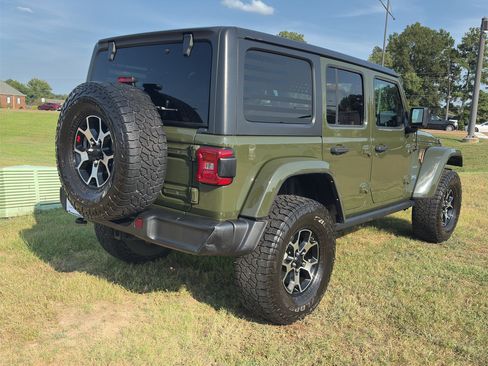 Used 2021 Jeep Wrangler Unlimited Sahara w/ Cold Weather Group AWD/4WD image 4