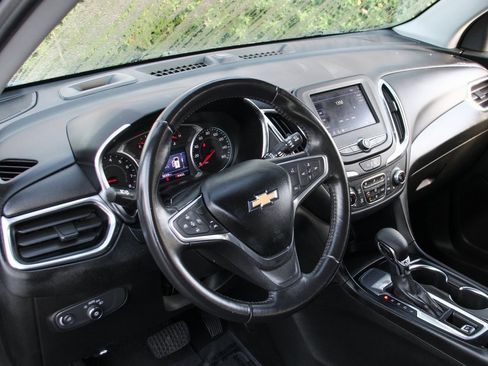 Used 2022 Chevrolet Equinox LT w/ Driver Convenience Package image 19