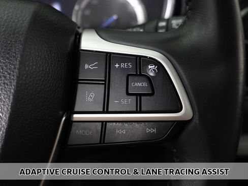 Used 2022 Toyota Highlander XLE AWD/4WD image 4