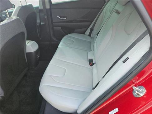 Used 2024 Hyundai Elantra Limited image 10