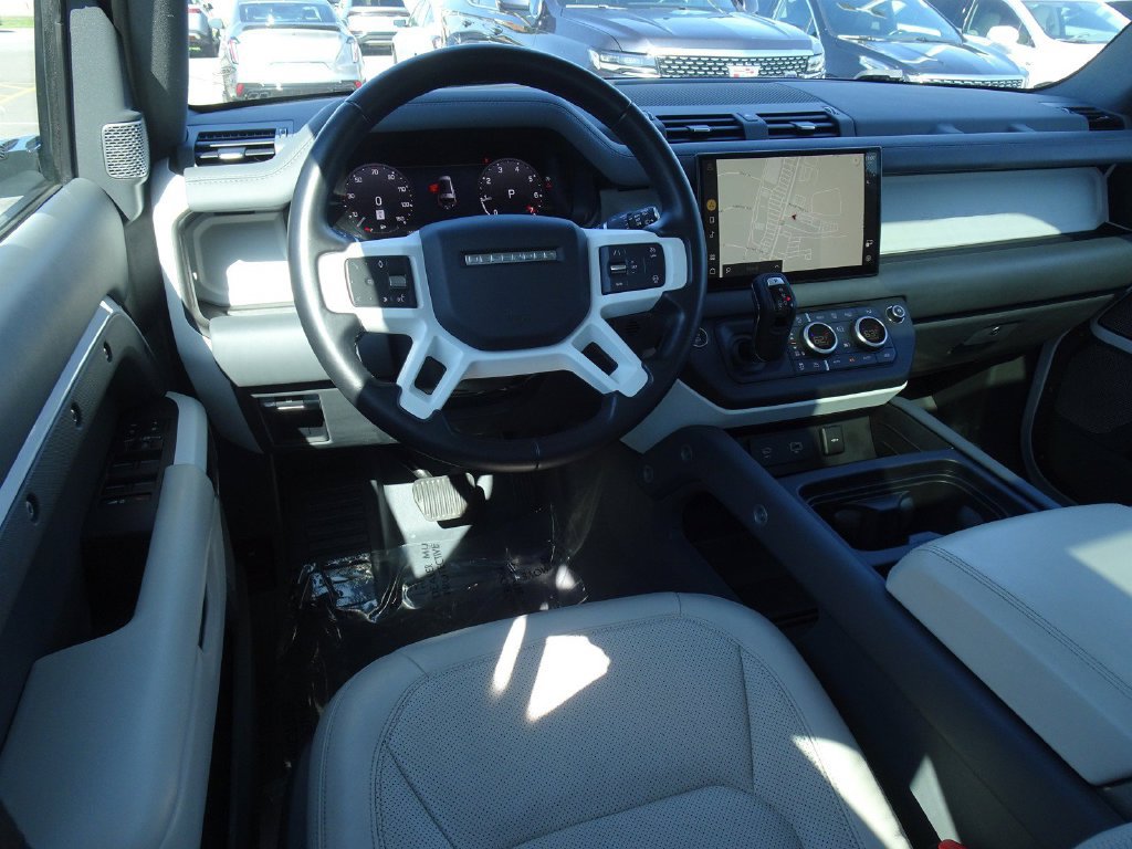 Used 2023 Land Rover Defender 130 SE AWD/4WD image 16