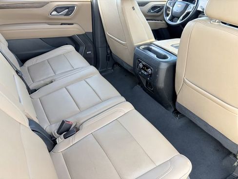 Used 2024 Chevrolet Suburban Premier RWD image 23
