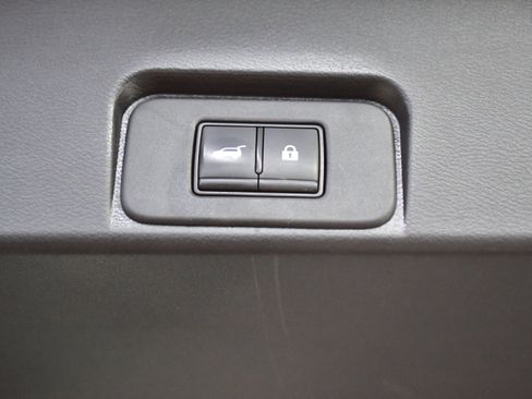 Used 2023 Nissan Rogue SL w/ SL Premium Package image 9