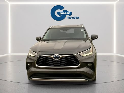 Used 2020 Toyota Highlander Platinum image 2