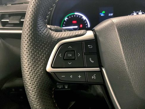 Used 2023 Toyota Sienna XLE Woodland Edition image 23