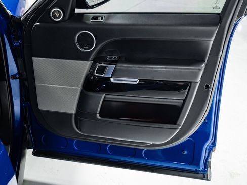 Used 2019 Land Rover Range Rover Sport SVR image 40