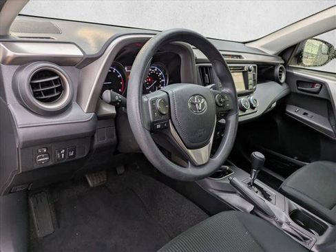 Used 2018 Toyota RAV4 LE image 10