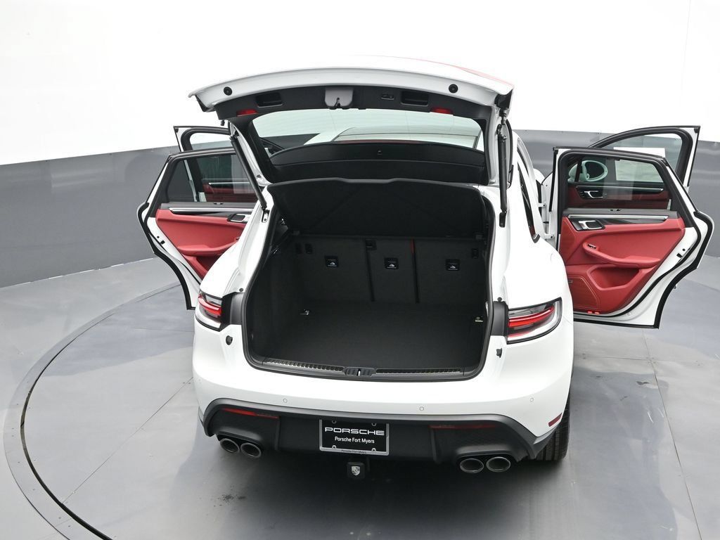Certified 2026 Porsche Macan AWD/4WD image 28