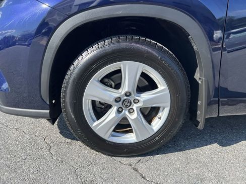 Used 2023 Toyota Highlander L AWD/4WD image 12