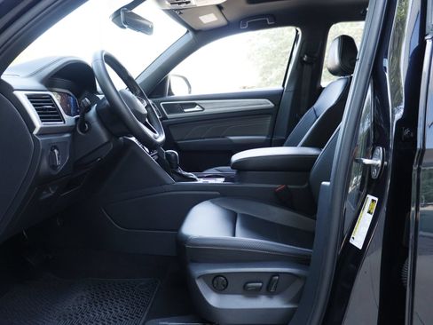 Used 2023 Volkswagen Atlas Cross Sport SE FWD image 9