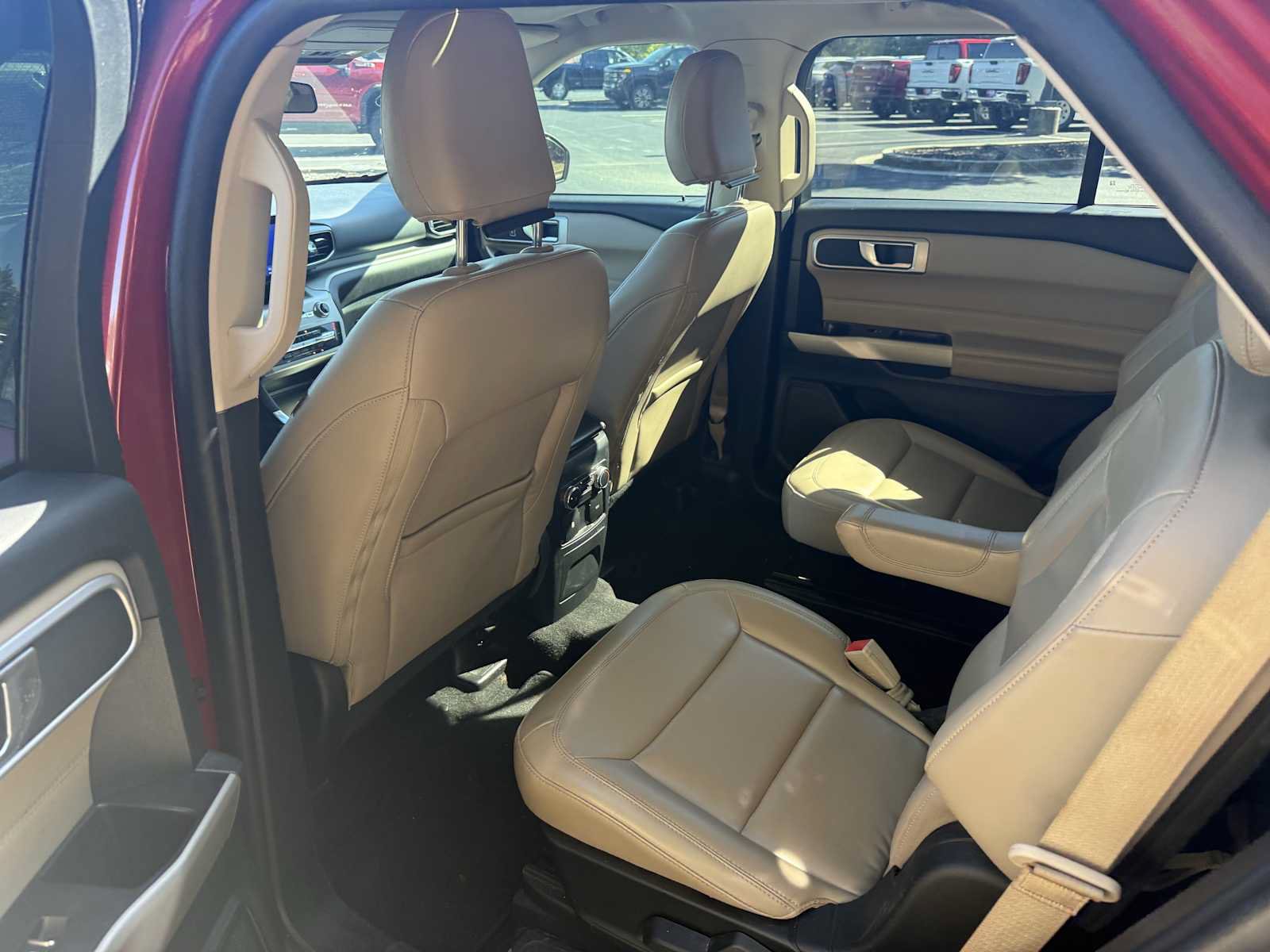 Used 2022 Ford Explorer XLT w/ Equipment Group 202A RWD image 8