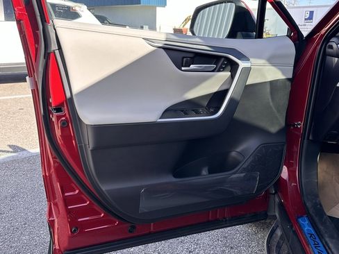 New 2025 Toyota RAV4 Limited image 10