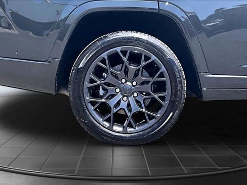 Used 2023 Jeep Grand Cherokee L Summit w/ Advanced Protech Group IV AWD/4WD image 36