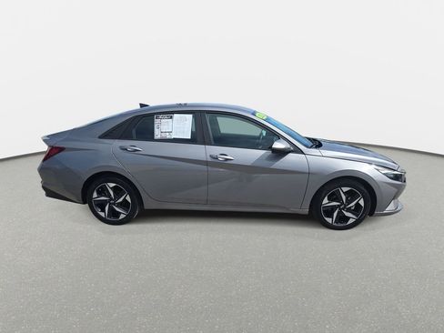 Used 2023 Hyundai Elantra SEL w/ Convenience Package FWD image 4