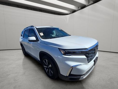 Used 2024 Honda Pilot Touring image 16