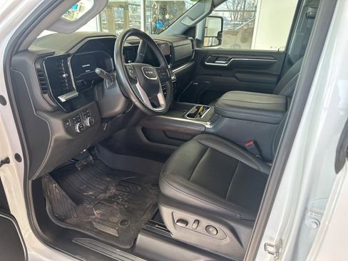 Used 2024 GMC Sierra 2500 SLT w/ SLT Convenience Package image 8