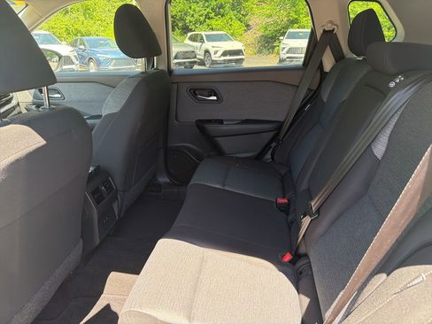 Used 2023 Nissan Rogue SV AWD/4WD image 16