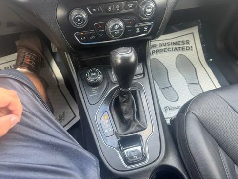 Used 2020 Jeep Cherokee Limited AWD/4WD image 7