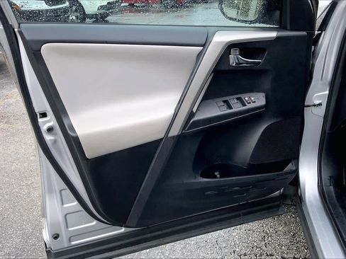 Used 2016 Toyota RAV4 XLE FWD image 21