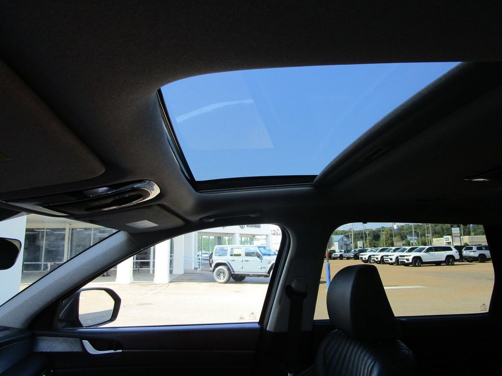 Used 2024 Hyundai Palisade Limited FWD image 30