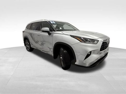 Used 2025 Toyota Highlander Platinum image 7