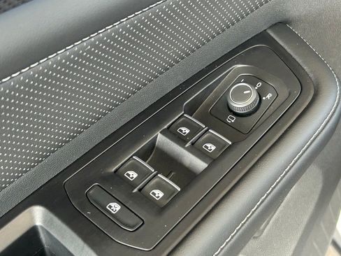 Used 2024 Volkswagen Atlas Cross Sport SEL Premium R-Line image 19