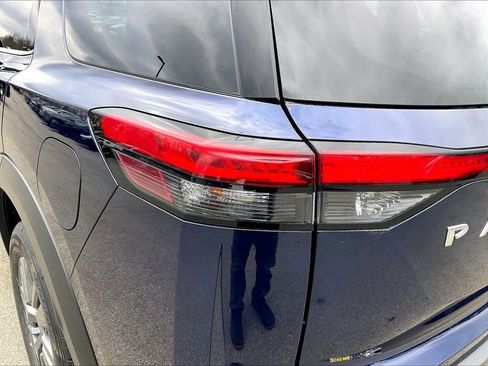 Used 2024 Nissan Pathfinder SV image 32