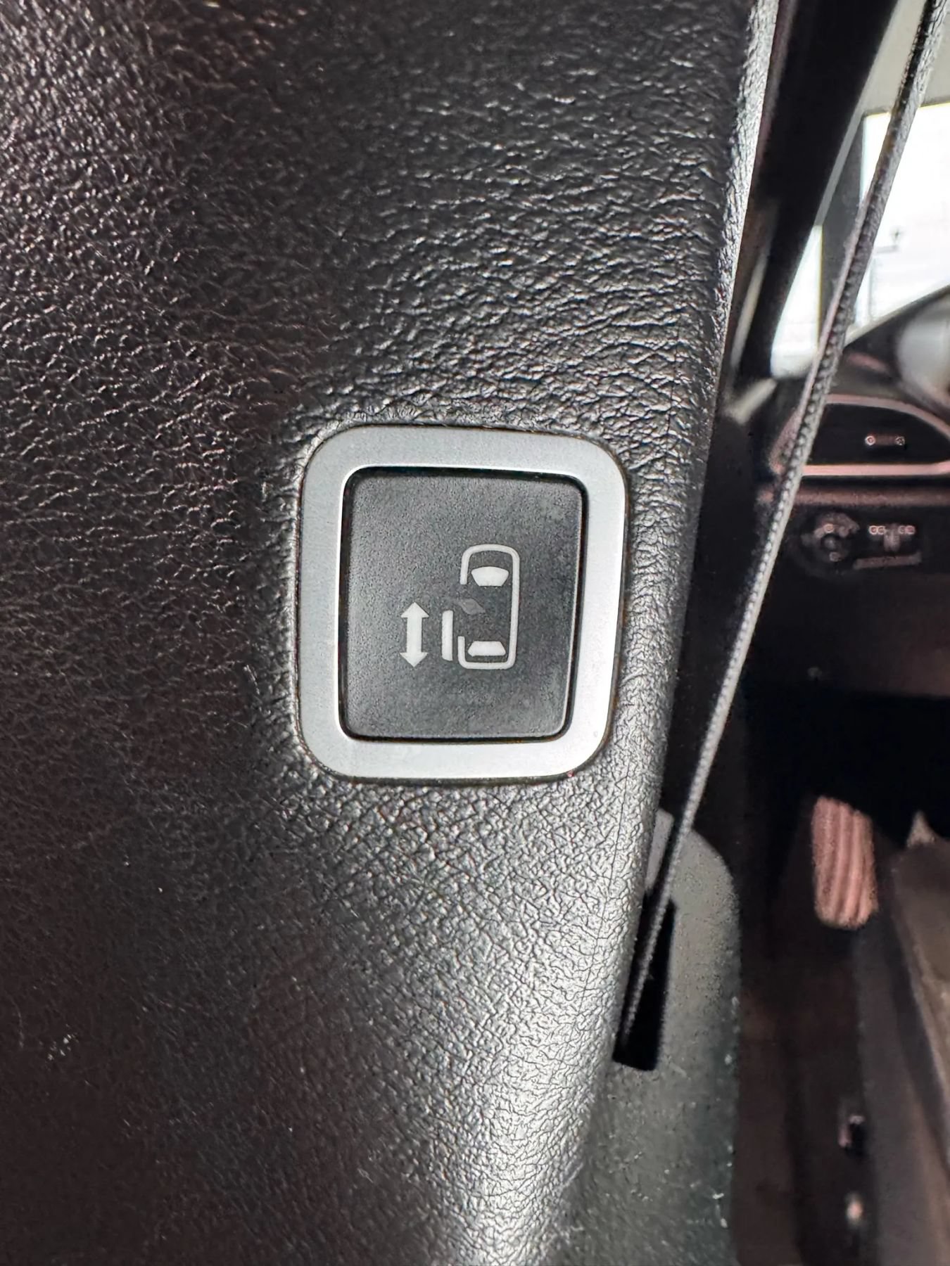 Used 2019 Chrysler Pacifica Touring-L Plus w/ Advanced Safetytec Group FWD image 22