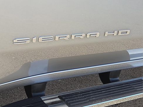 Used 2025 GMC Sierra 2500 SLT w/ SLT Premium Package image 8