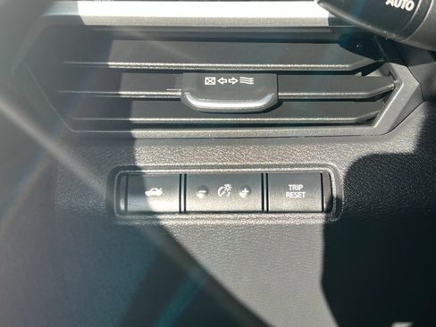 Used 2025 Nissan Altima 2.5 SV image 24