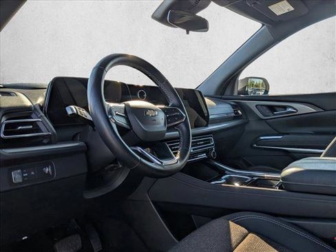 Used 2024 Chevrolet Traverse LT FWD image 9