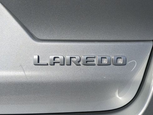 New 2025 Jeep Grand Cherokee Laredo image 21