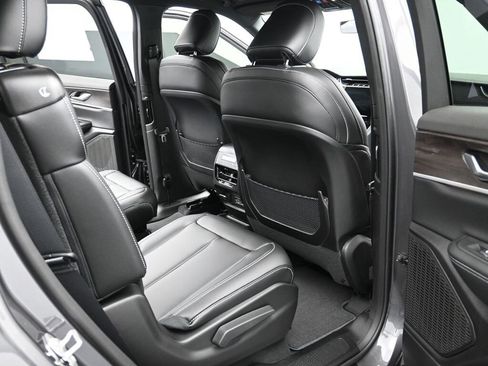 New 2025 Jeep Grand Cherokee L Limited image 36