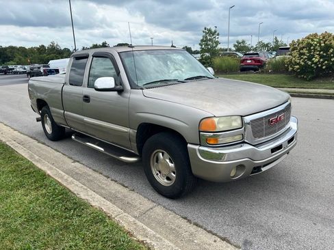 Used 2003 GMC Sierra 1500 SLT w/ SLT Preferred Equipment Group AWD/4WD image 2