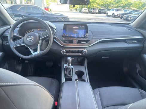 Used 2025 Nissan Altima 2.5 SV FWD image 33