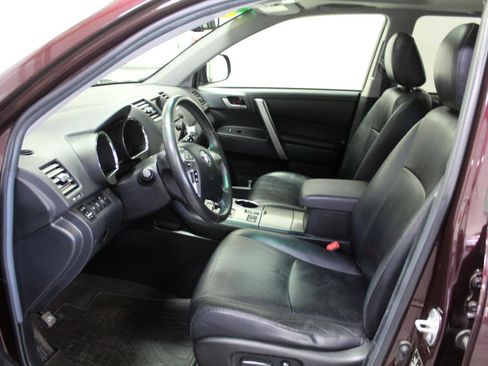 Used 2011 Toyota Highlander SE w/ Convenience Pkg AWD/4WD image 17