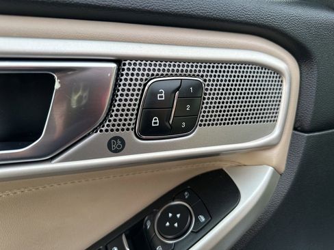 Used 2020 Ford Explorer Limited image 11