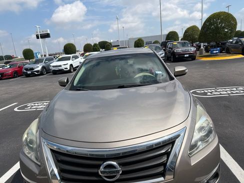 Used 2015 Nissan Altima 2.5 SL w/ Technology Package FWD image 2